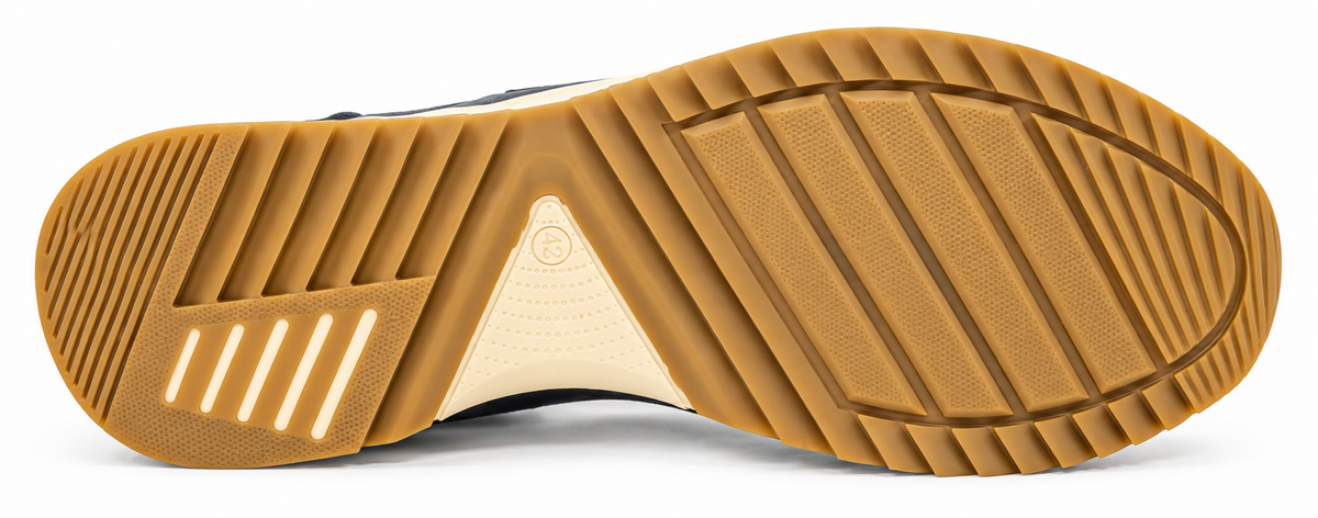 Lloyd & Pryce Deaves Trainer - Storm